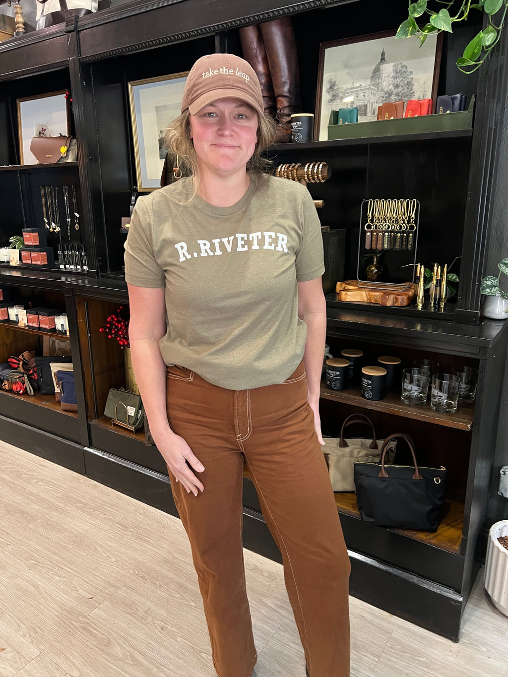 T Shirt | Vintatge Olive R Riveter Large